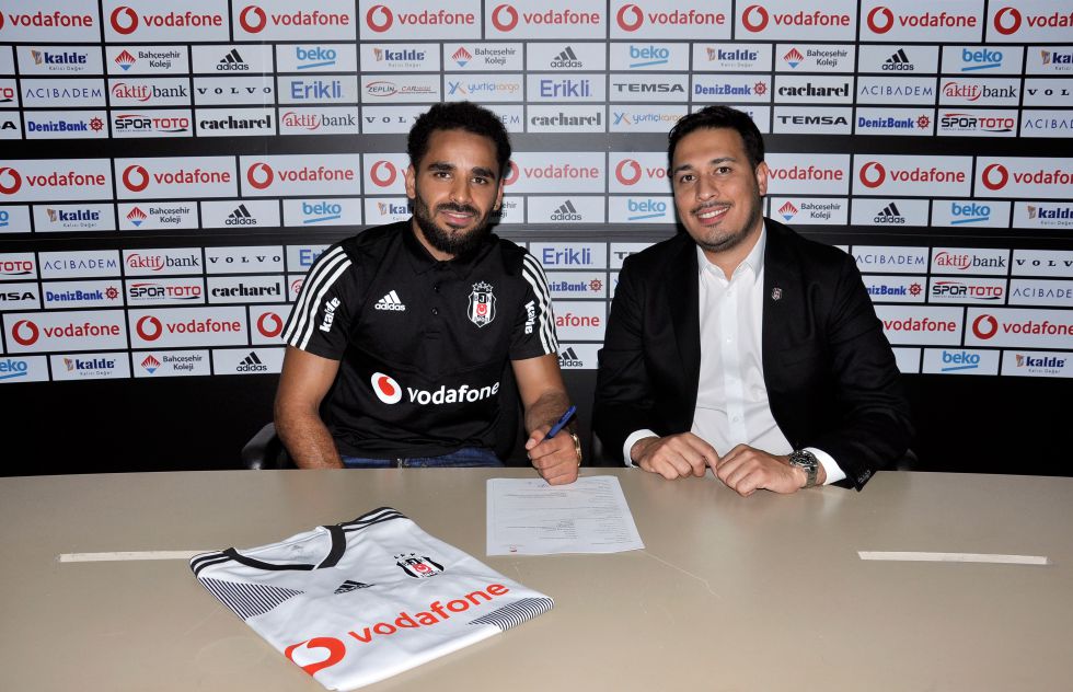 Douglas resmen Beşiktaş'ta