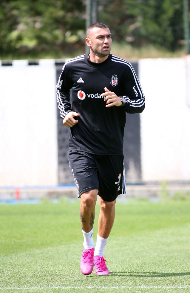 Burak Yılmaz sahalara dönüyor