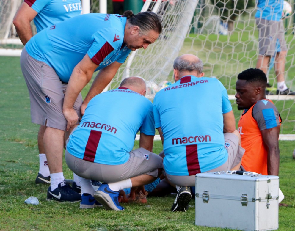 Trabzonspor'da Ekuban sakatlandı