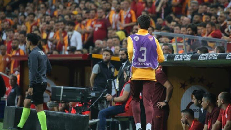 Hakemden top toplayıcı çocuğa ceza