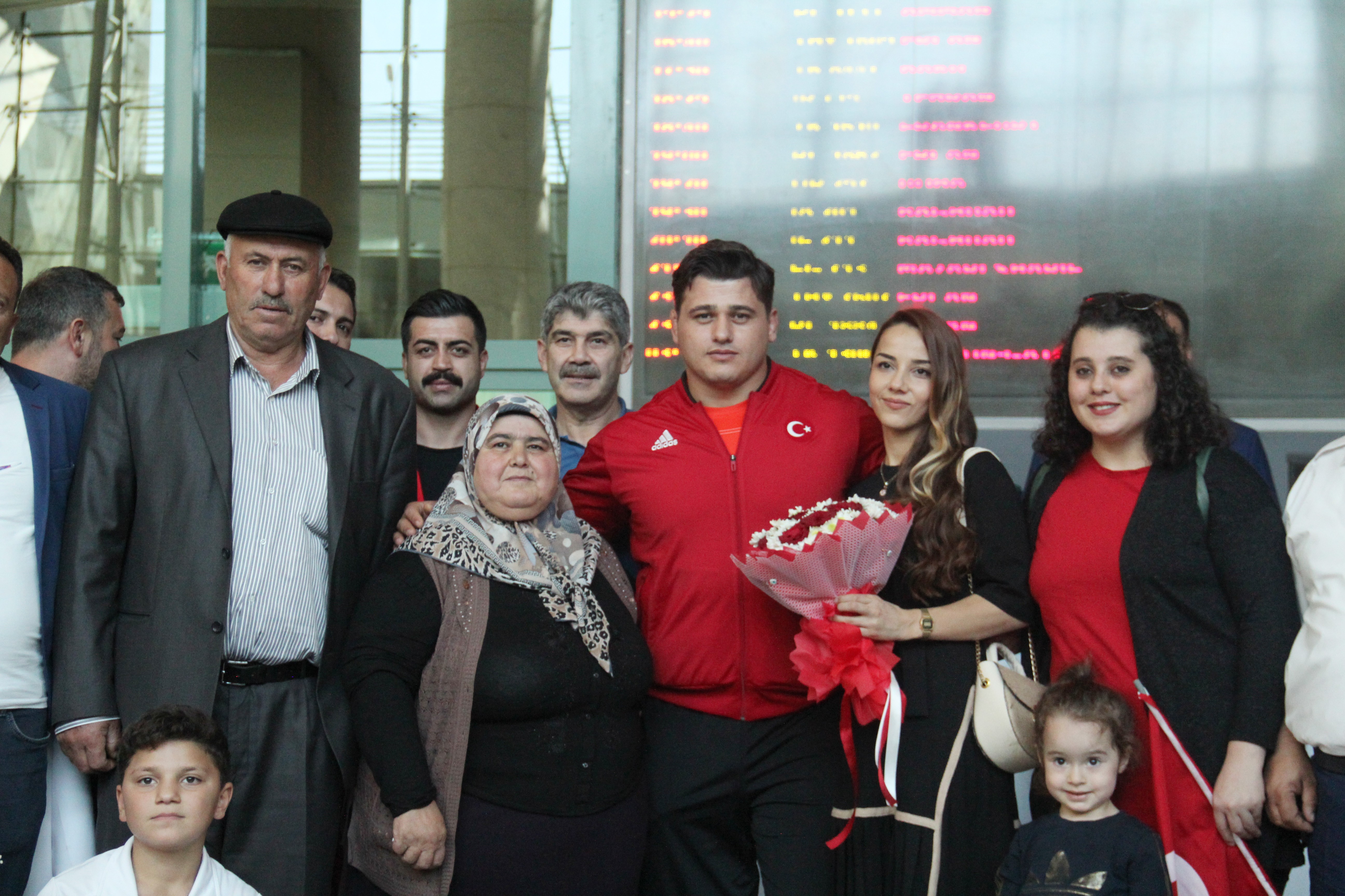 Rıza Kayaalp'e coşkulu karşılama