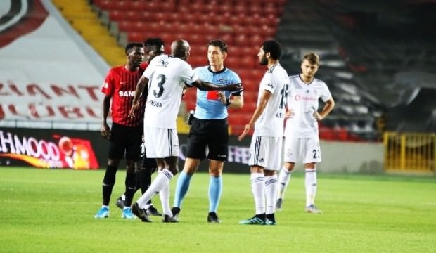 Elneny, 3 maç ceza aldı