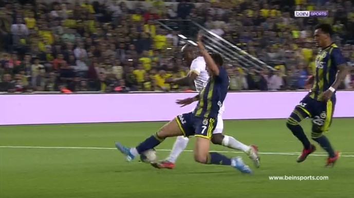 Ozan Tufan'ın performansı alkış aldı