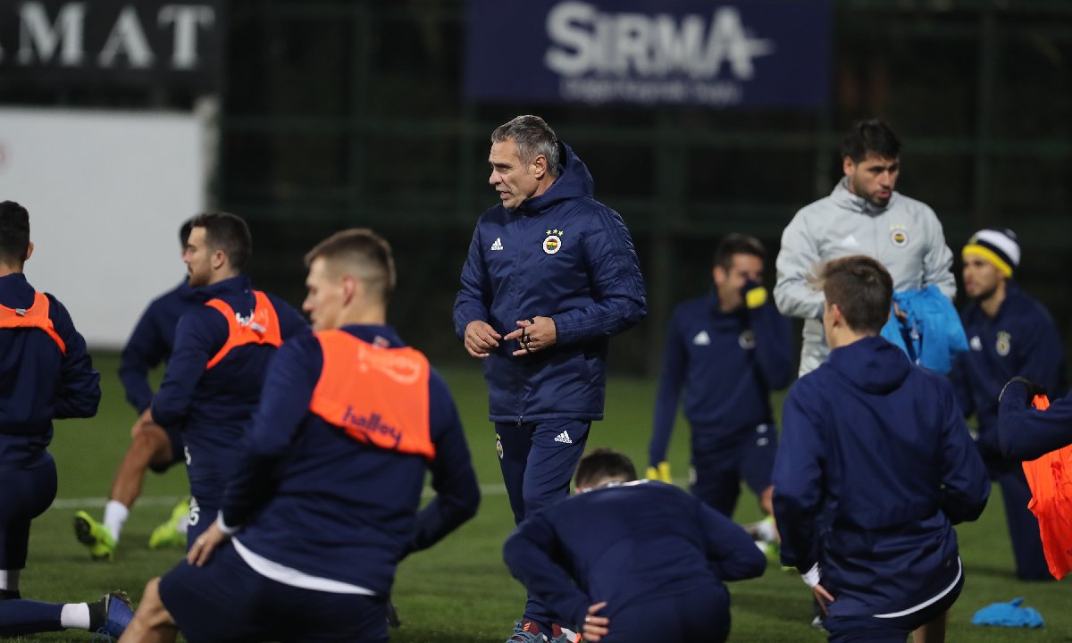 Ersun Yanal kulüp çalışanlarını idmandan uzaklaştırdı