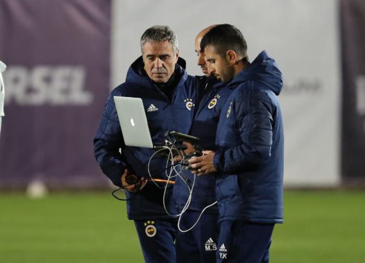 Ersun Yanal kulüp çalışanlarını idmandan uzaklaştırdı