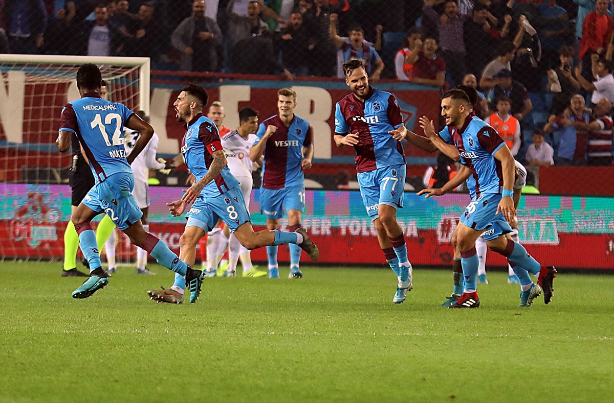 Trabzonspor, Beşiktaş'a fark attı