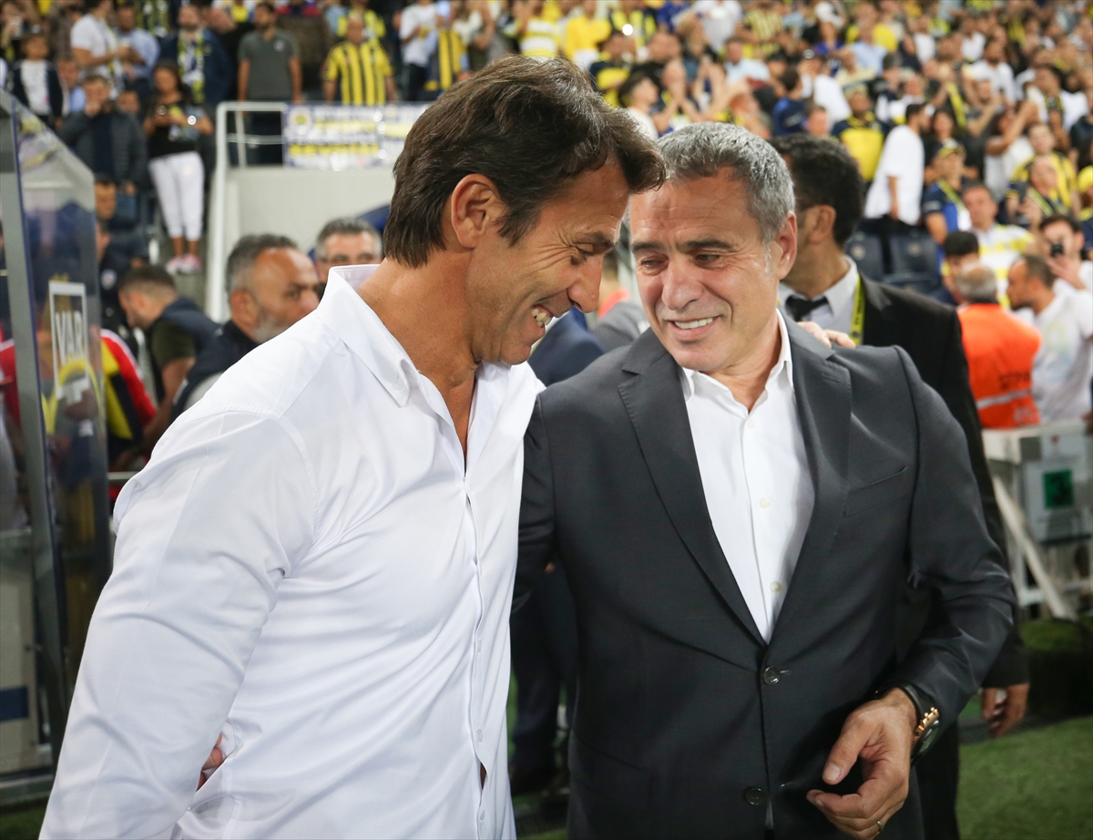 a Ersun Yanal: Türkiye'de kazanınca dâhi oluyorsunuz