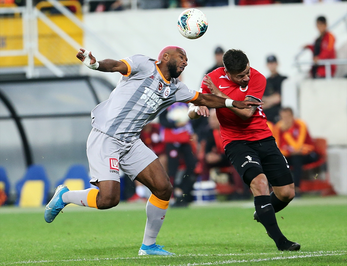 a Galatasaray etkisiz futbola rağmen 1 puan aldı