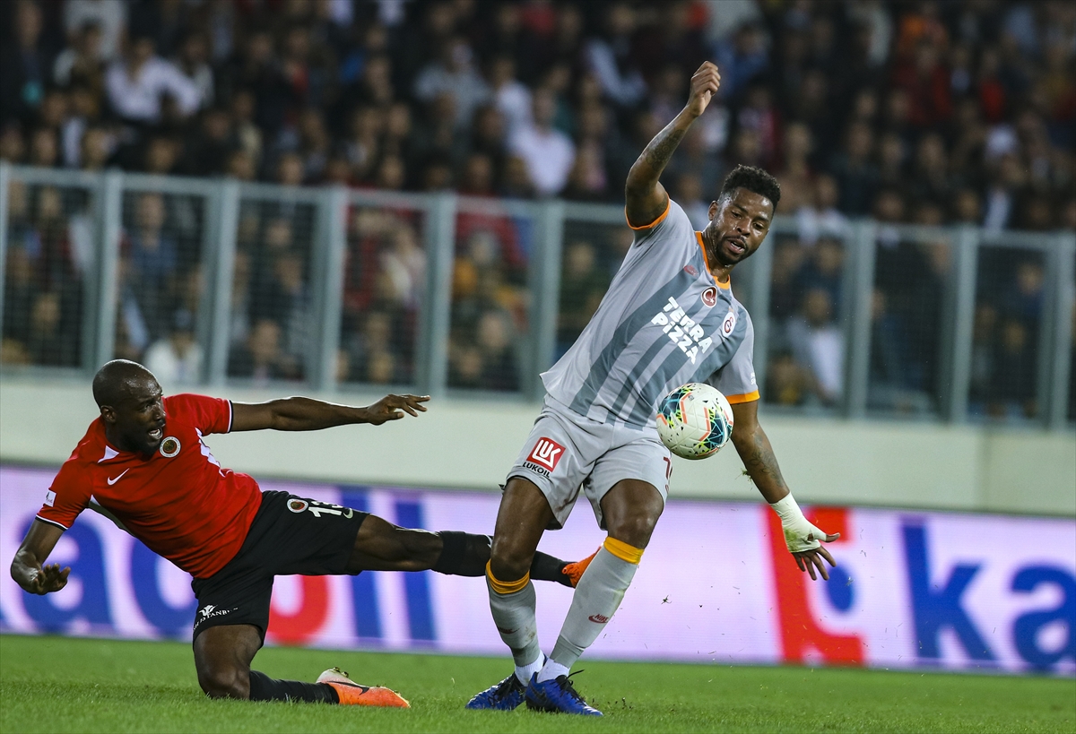 a Galatasaray etkisiz futbola rağmen 1 puan aldı