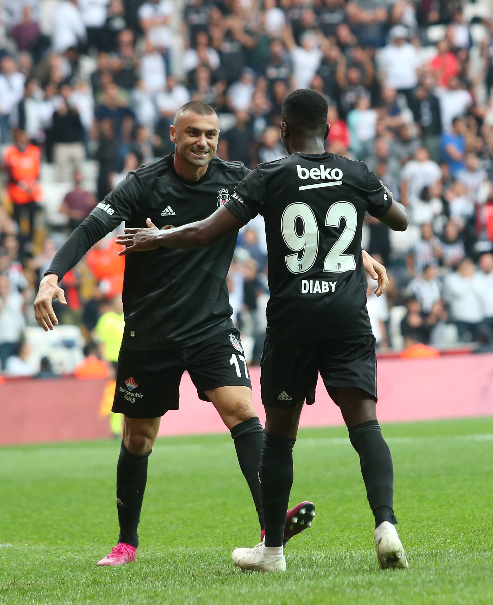 Beşiktaş 4 hafta sonra galibiyetle tanıştı
