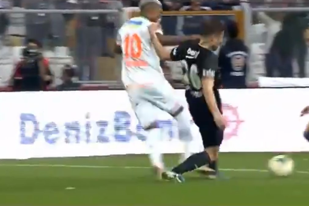 Beşiktaş'ta 3 futbolcu derbiyi kaçıracak