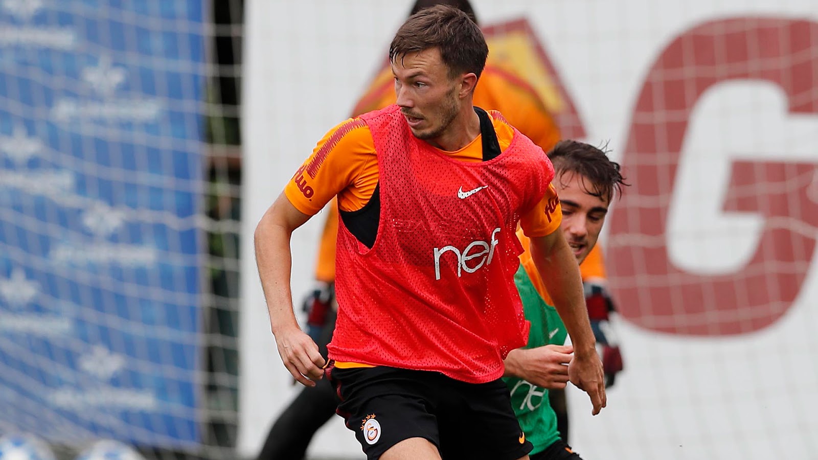 Galatasaray'da Linnes ocakta dönüyor