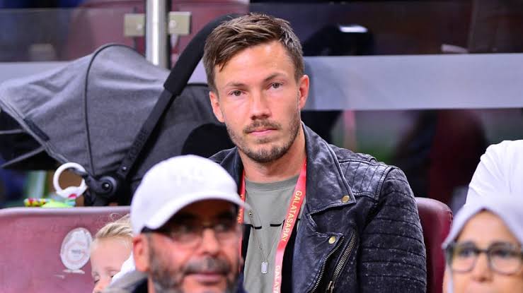 a Galatasaray'da Linnes ocakta dönüyor