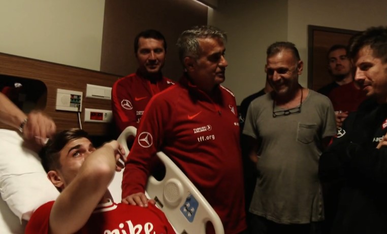 A Milli Takım'dan Dorukhan'ı ağlatan ziyaret