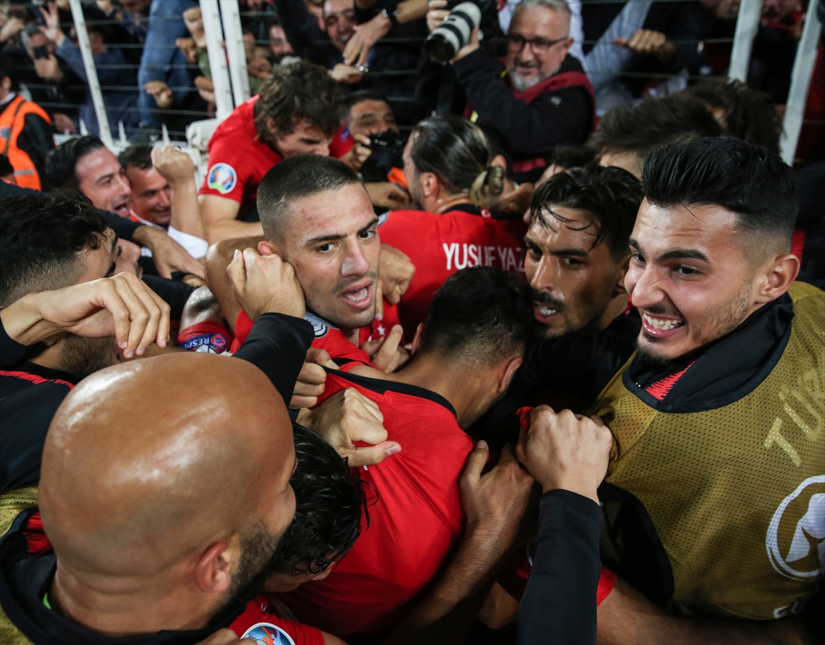 Cenk Tosun az kalsın sakatlanıyordu