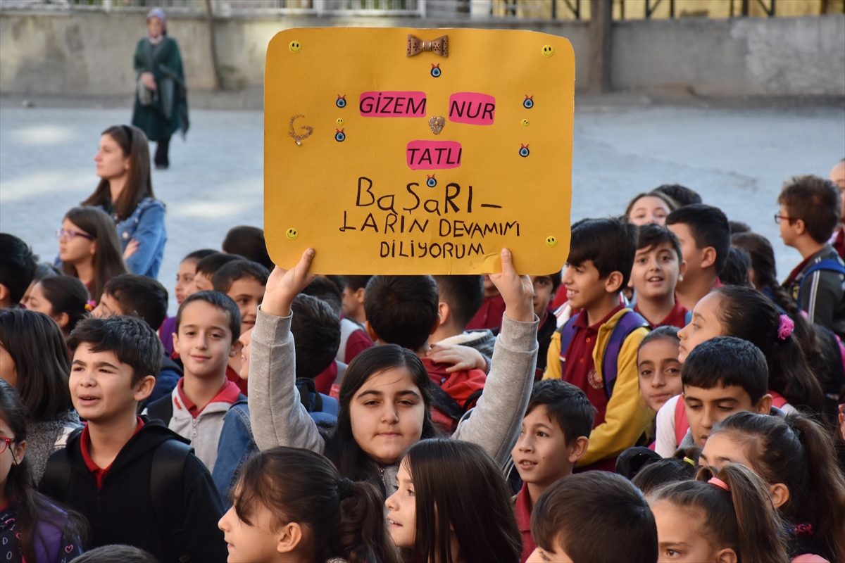 Hakkari'nin altın çocuğu Gizem Muaythai Dünya şampiyonu
