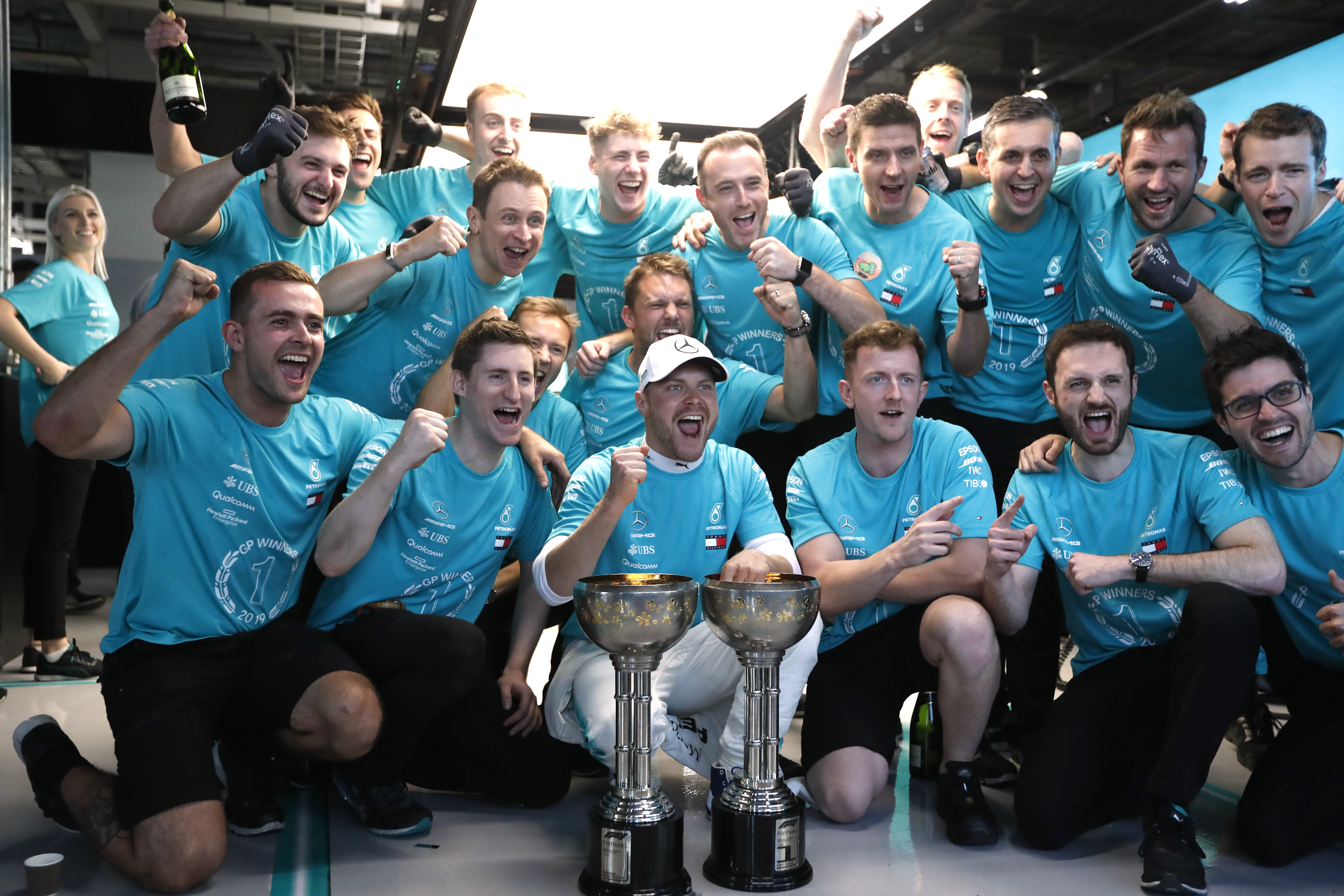 Bottas kazandı Mercedes şampiyon oldu