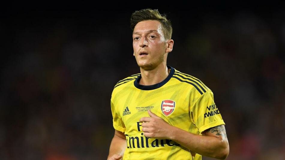 Mesut Özil evini satışa çıkardı