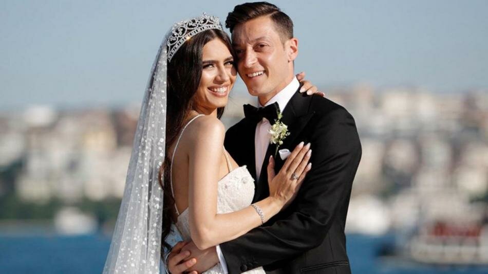 Mesut Özil evini satışa çıkardı