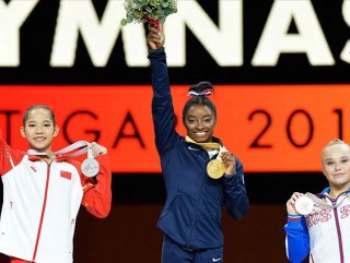Simone Biles, Scherbo'nun rekoruna ortak oldu