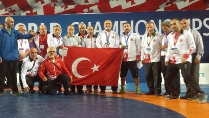 Dünya Veteranlar Güreş Şampiyonası'nda 10 madalya