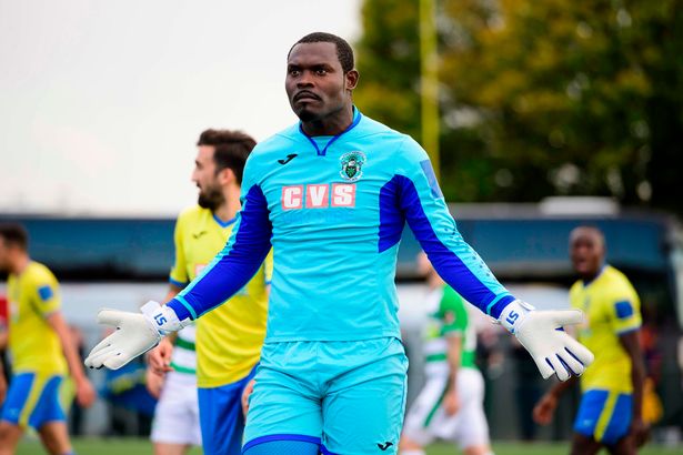 İngiltere'de ırkçılık sebebiyle maç yarıda kaldı