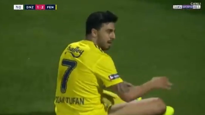 Ozan Tufan'ın sakatlık numarası yaptığı anlar