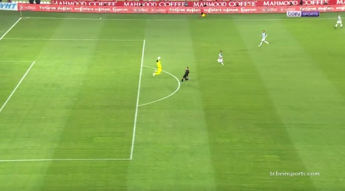 Serkan Kırıntılı'dan en hızlı kırmızı kart