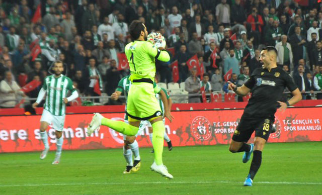 Serkan Kırıntılı'dan en hızlı kırmızı kart