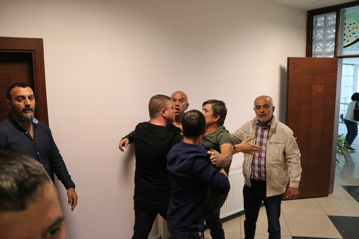 a Denizlispor'un eski başkanı kulübü bastı