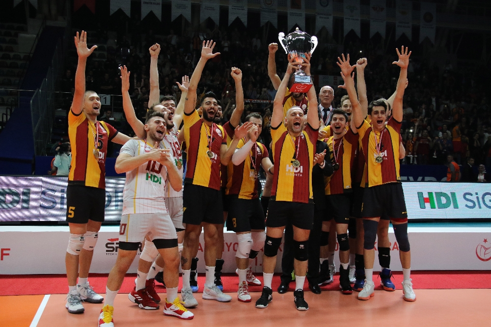 Galatasaray Voleybol Şampiyonlar Kupasını aldı