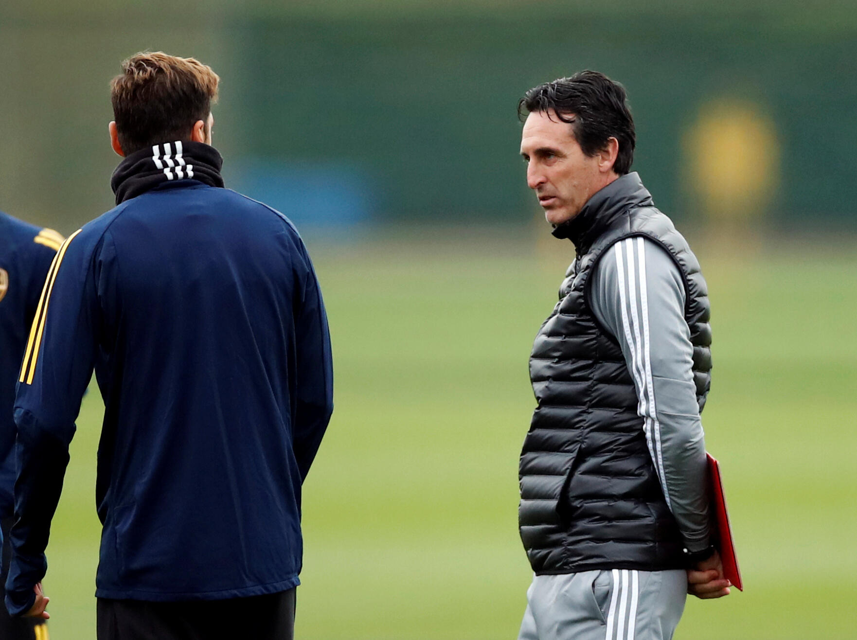 Mesut ile Emery idmanda tartıştı