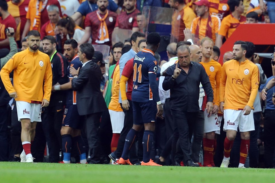 a 4 sarı kart gören teknik adam cezalı duruma düşecek