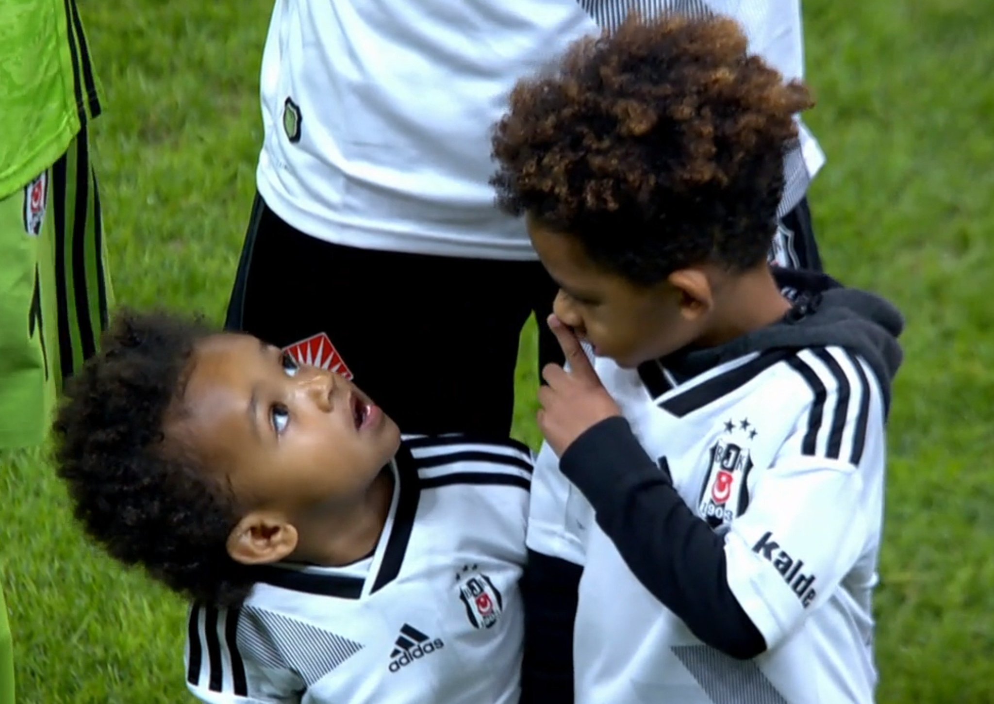 Atiba'nın oğlu Noah'tan İstiklal Marşı'na saygı