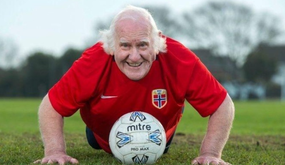 83 yaşındaki futbolcu kendisine kulüp arıyor