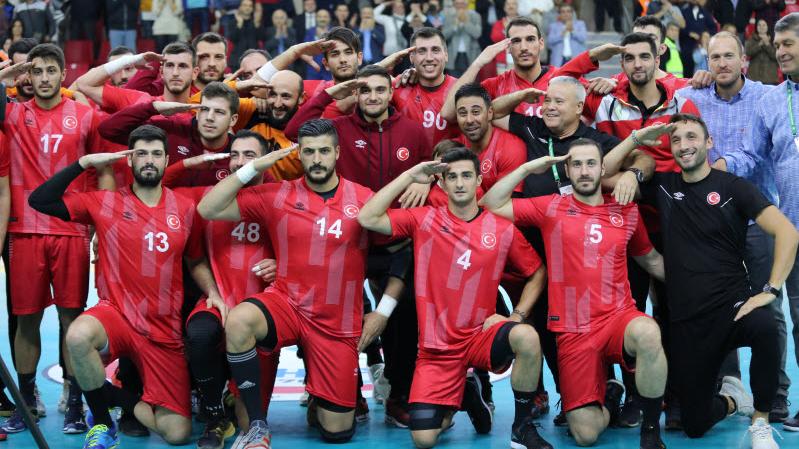 Asker selamı veren milli oyuncunun sözleşmesi feshedildi