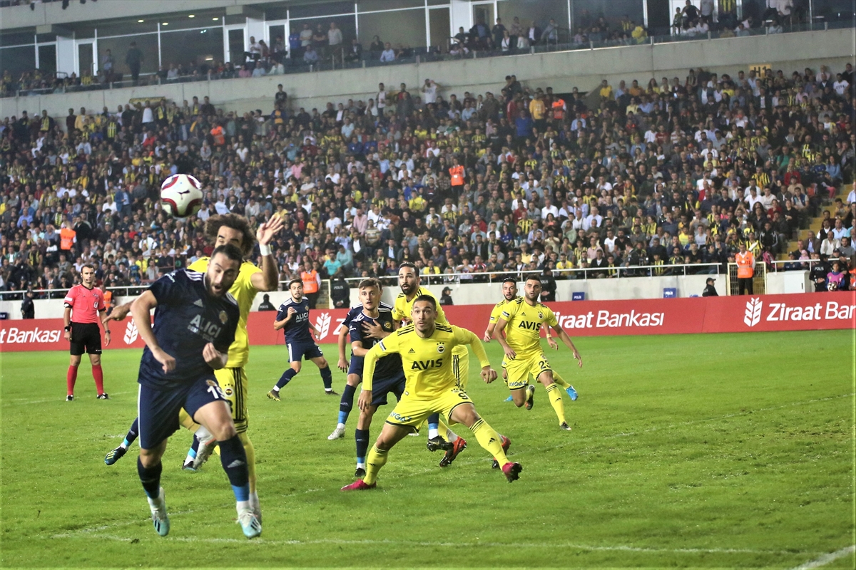 Fenerbahçe zorlanmadan tur atladı