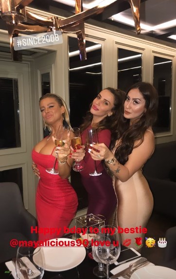 Galatasaraylı futbolcular derbi sonrası dansöz oynattı