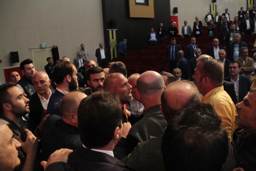 Ankaragücü kongresinde yumruklar havada uçuştu