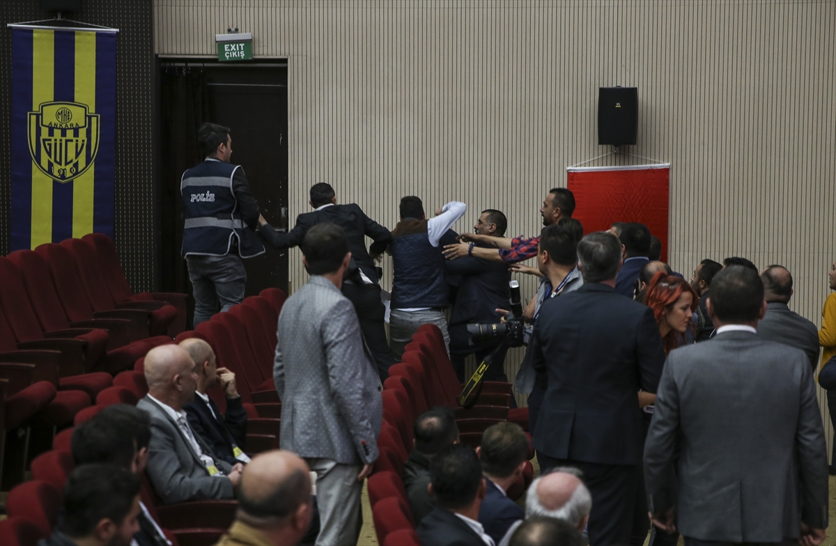 Ankaragücü kongresinde yumruklar havada uçuştu