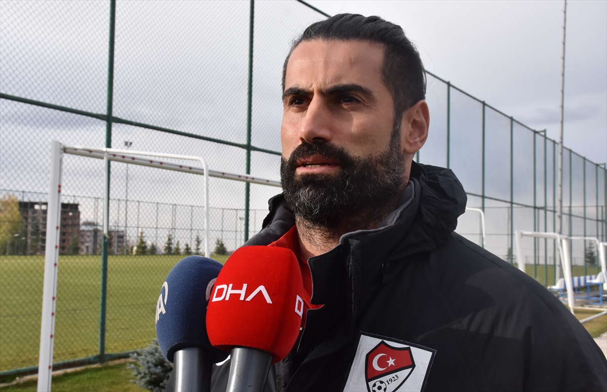 a Volkan Demirel: İdolüm yok