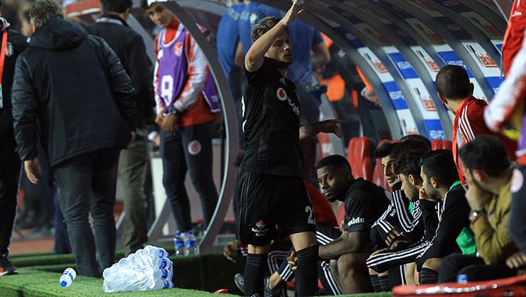 Abdullah Avcı'dan şişe tekmeleyen Ljajic'e: Sakin ol