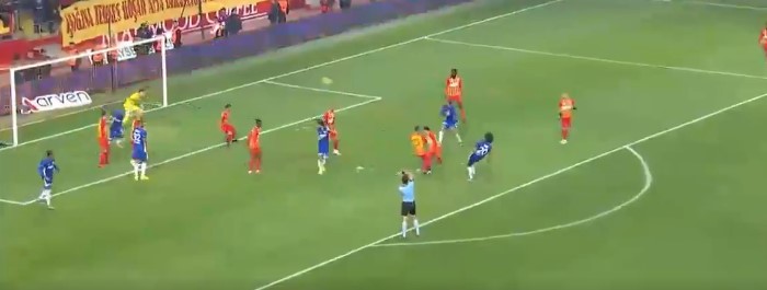 Fenerbahçe direklere takılıyor