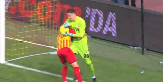 Altay: Henrique'ye tekme atmadım