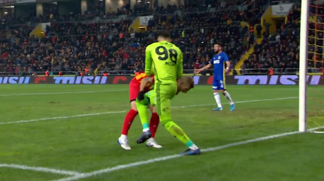 Altay: Henrique'ye tekme atmadım