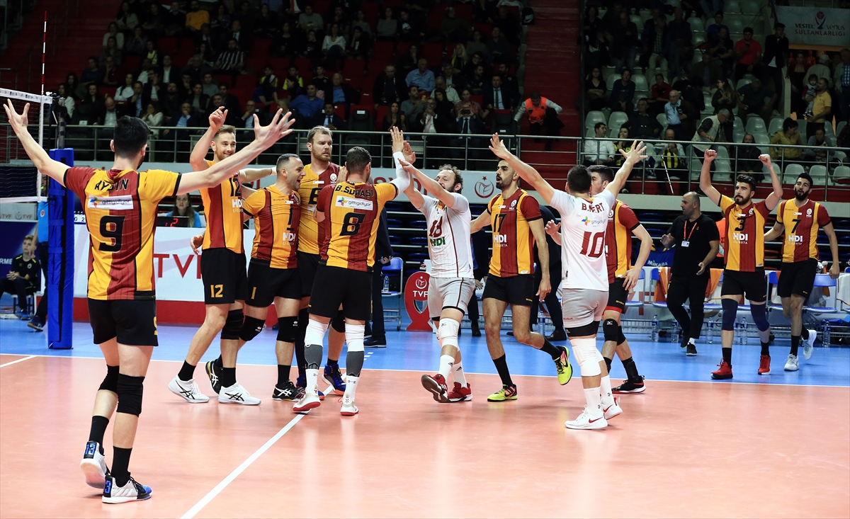 File derbisinde Galatasaray, Fenerbahçe'ye set vermedi