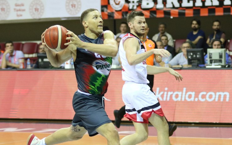 Pınar Karşıyaka Avrupa Kupası'nda Phoenix Brüksel'i yendi