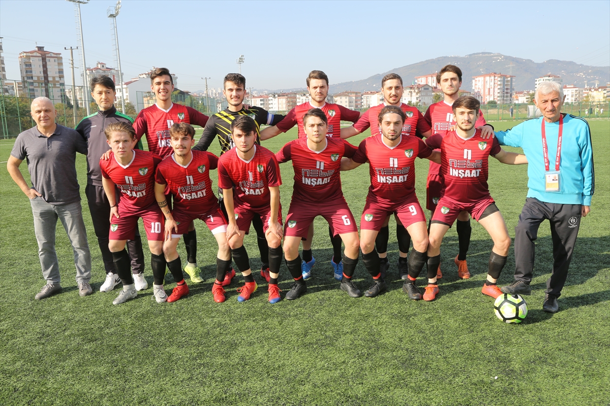 81 yaşındaki antrenör, ilk günkü heyecanıyla sahalarda