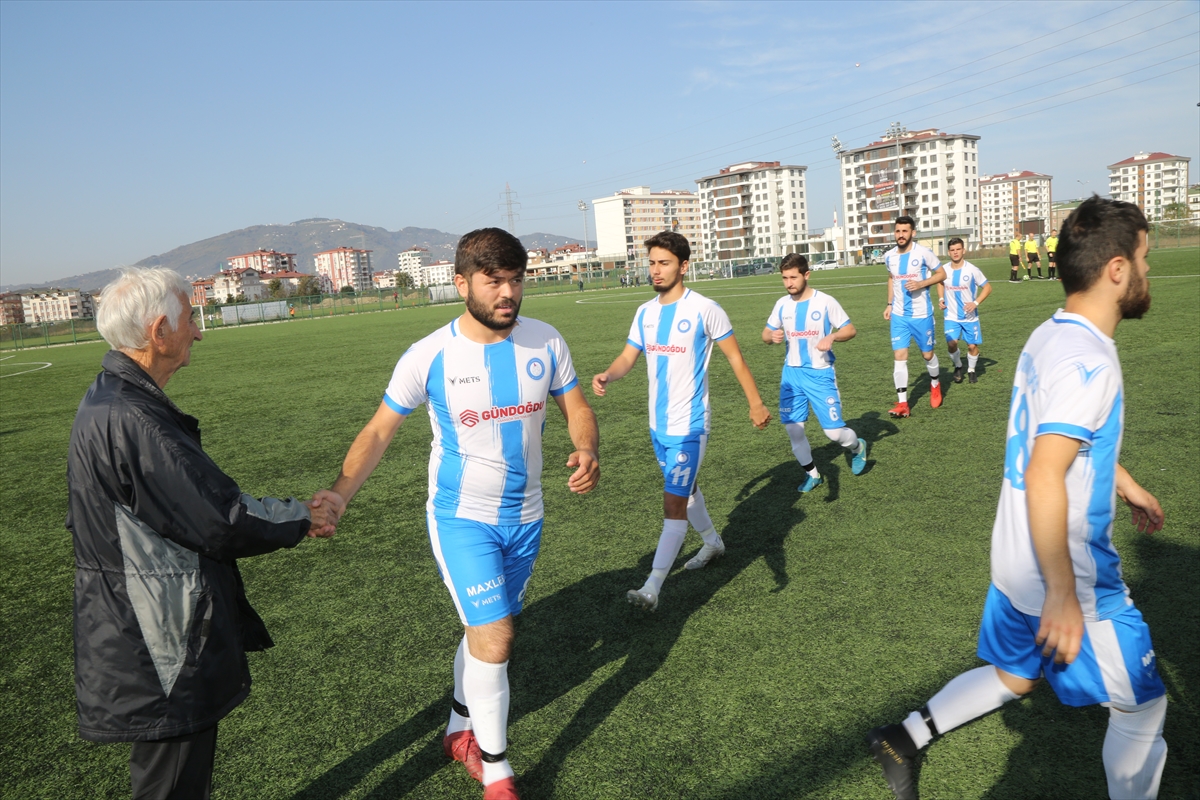 81 yaşındaki antrenör, ilk günkü heyecanıyla sahalarda