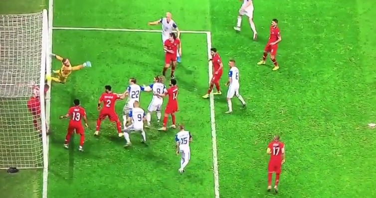 Merih Demiral'ın çizgiden çıkardığı top